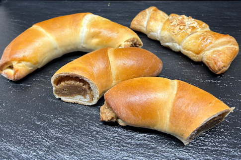 Nussgipfel, Mandelgipfel, Spezialitäten