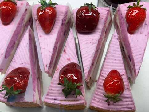 Patisserie, Torte, Quark, Erdbeeren, auf Bestellung